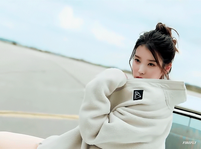 뉴발란스 아이유.gif | 인스티즈