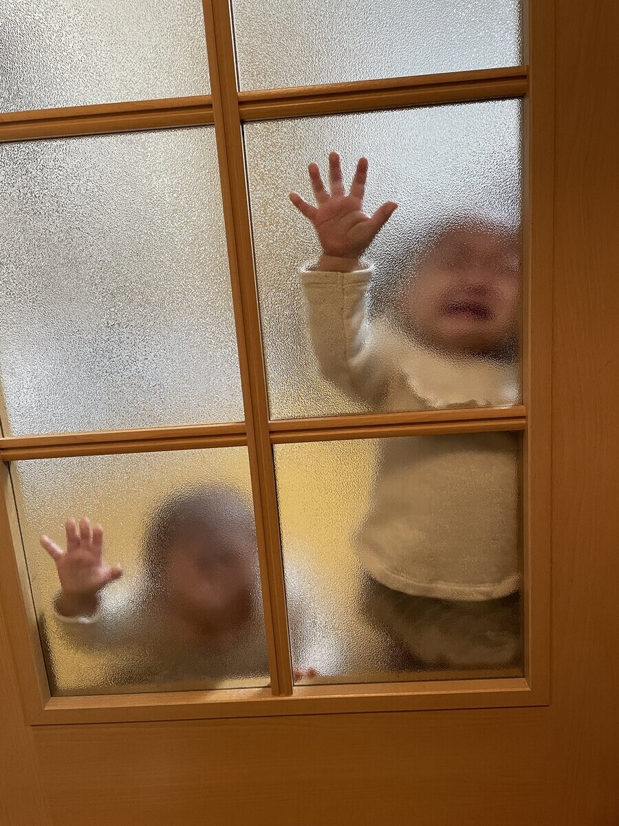 아기들을 버리고 가는 엄마.jpg | 인스티즈