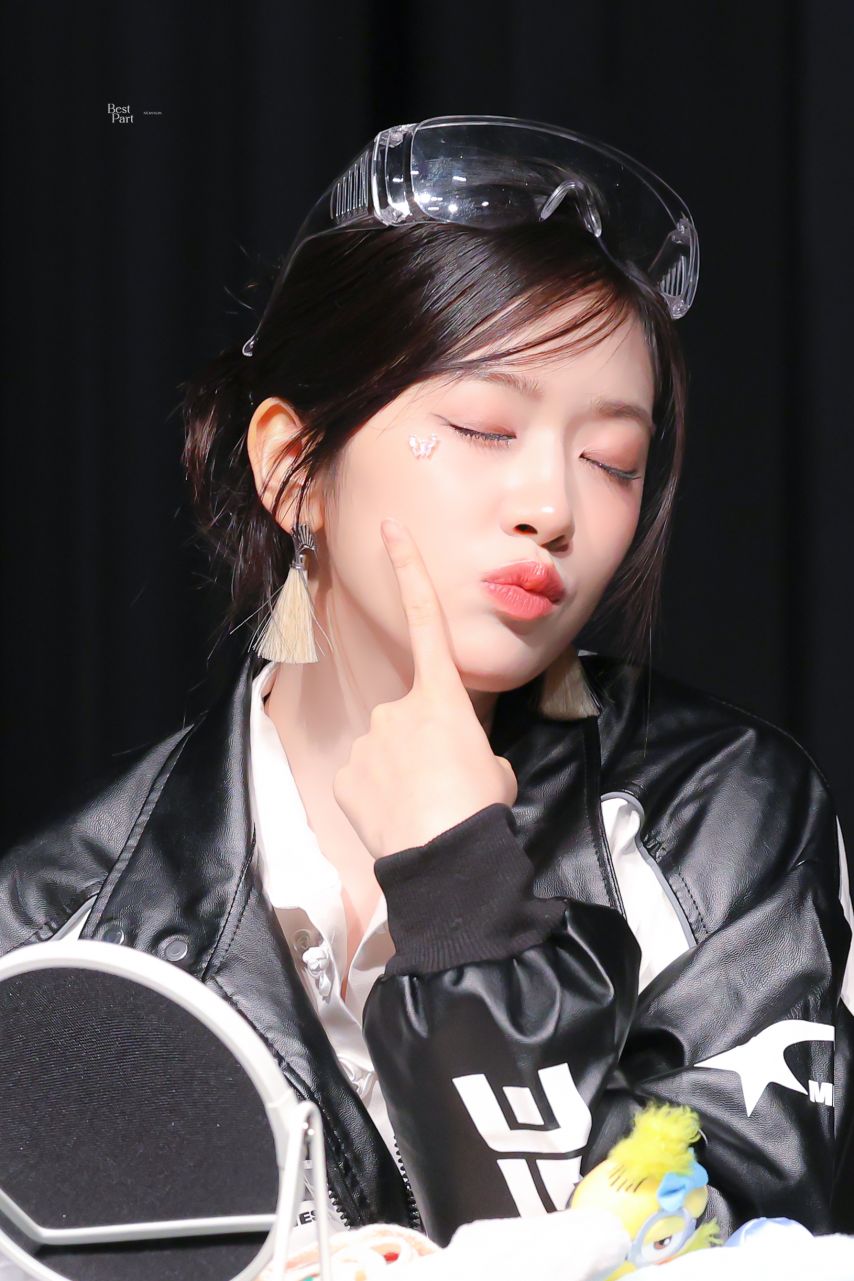 은근 이쁜데 설명할 방법이 없는 안유진 근황.jpg | 인스티즈