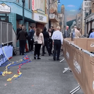 팬에게 싸인 해주는 스칼렛 요한슨 | 인스티즈