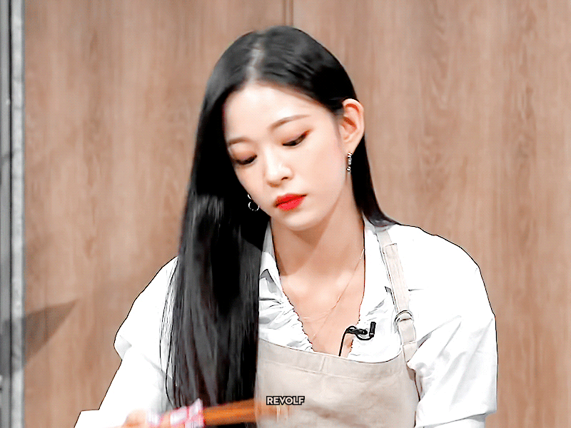 (스압)얼굴도 몸매도 이쁜 프로미스나인 이채영.jpgif | 인스티즈