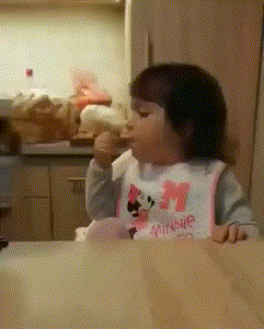 싱글벙글 맛잘알 아기.gif | 인스티즈