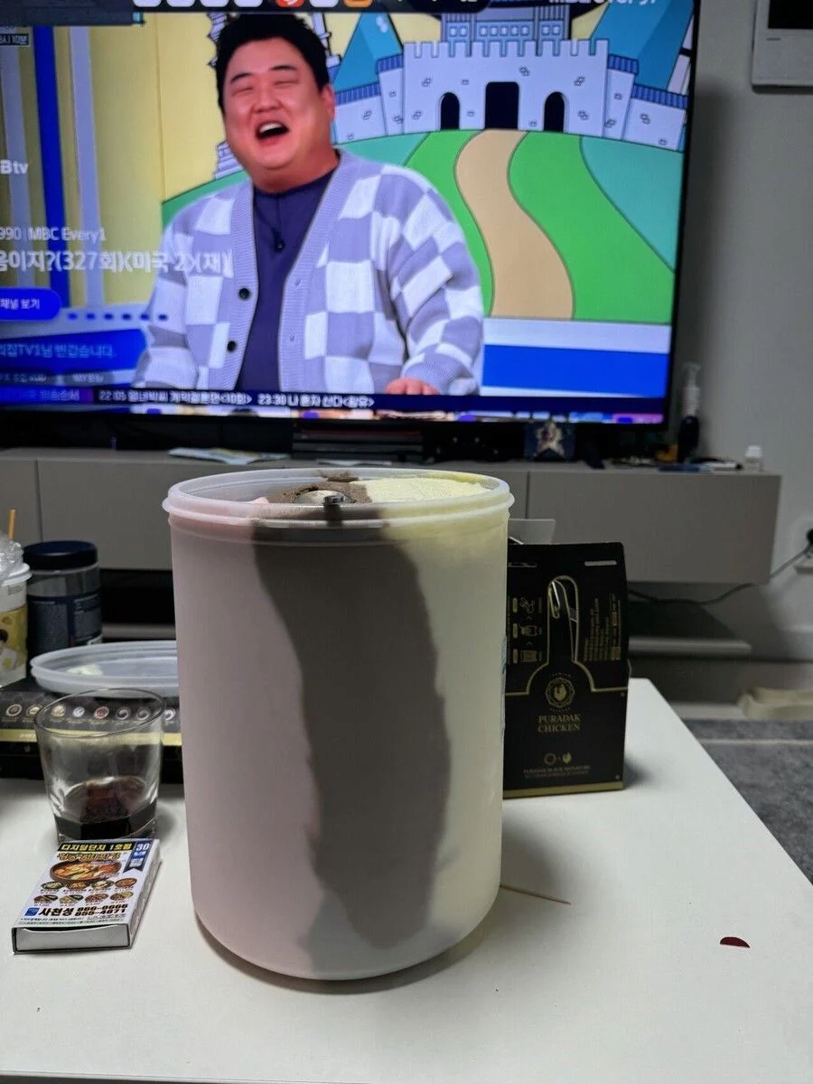 아이스크림 샀다고 여자친구한테 혼남 - 웃긴자료 ‥‥‥‥‥、 - 도탁스 (DOTAX) 아이스크림 샀다고 여자친구한테 혼남