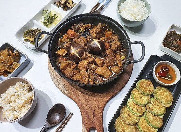 반찬 수가 시청자 수보다 많다는 BJ유영진의 밥상 | 인스티즈