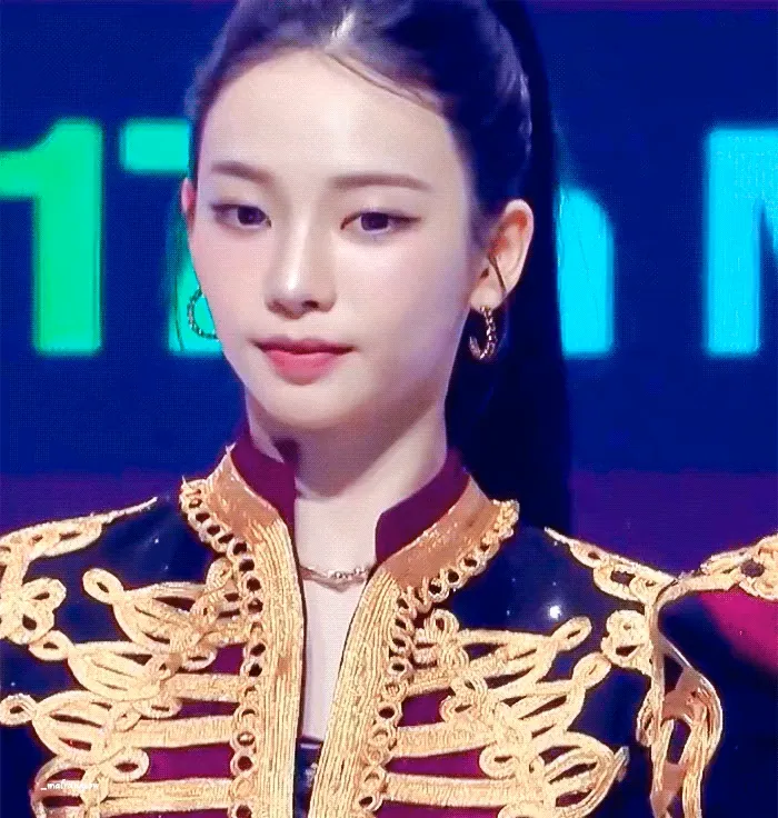 의외로 흔하지 않게 생긴 카리나 얼굴 근황.jpgif | 인스티즈