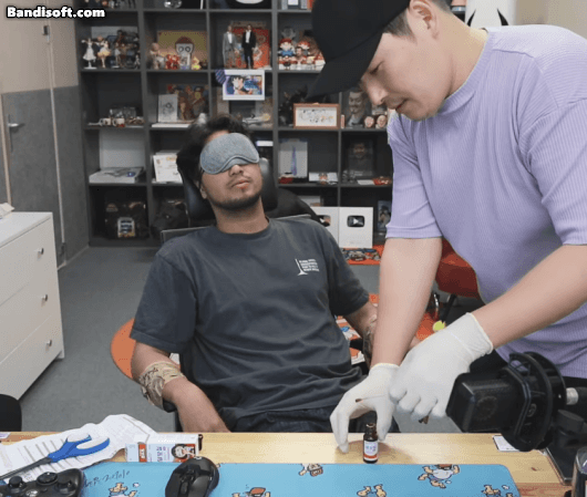 침착맨 입 안에 알보칠 바르는 김풍.gif | 인스티즈