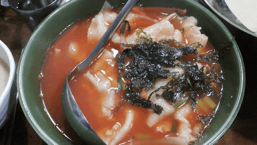 밤에 찬바람 부는 요즘 둘 중 더 땡기는 것은.GIF | 인스티즈