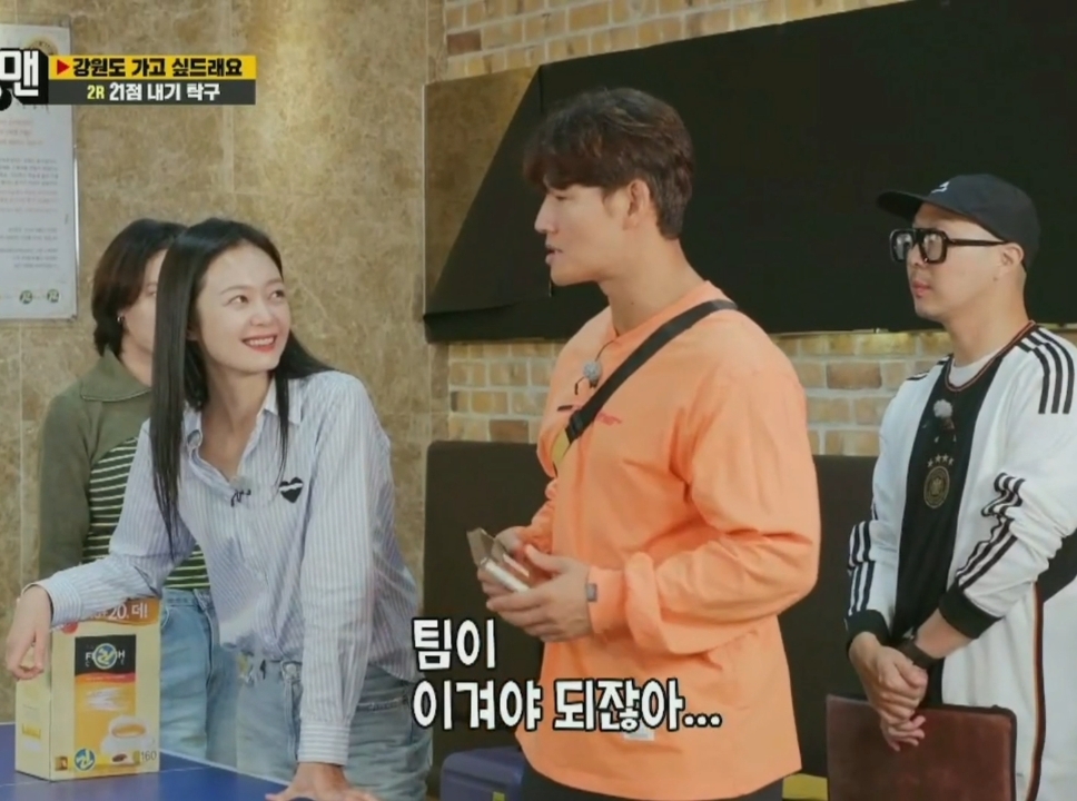 ?? : 운동 미션할 때 멤버들이 전소민 너무 안 껴주는거 같아요.jpgif | 인스티즈