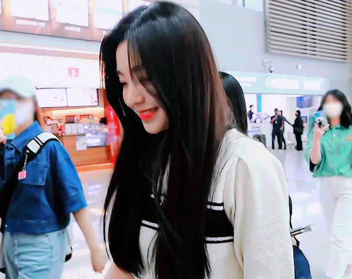 최근 공항 출국하는 아이린.jpgif | 인스티즈