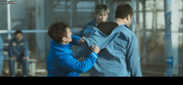 볼펜으로 일진 눈을 찔러버렸어요.... | 인스티즈