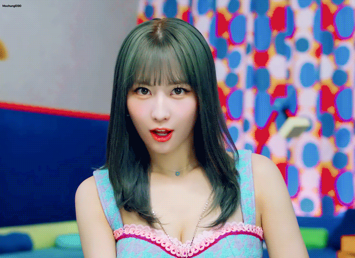 시작하자마자 채영이 캐리하는 트와이스 신곡뮤비.gif | 인스티즈