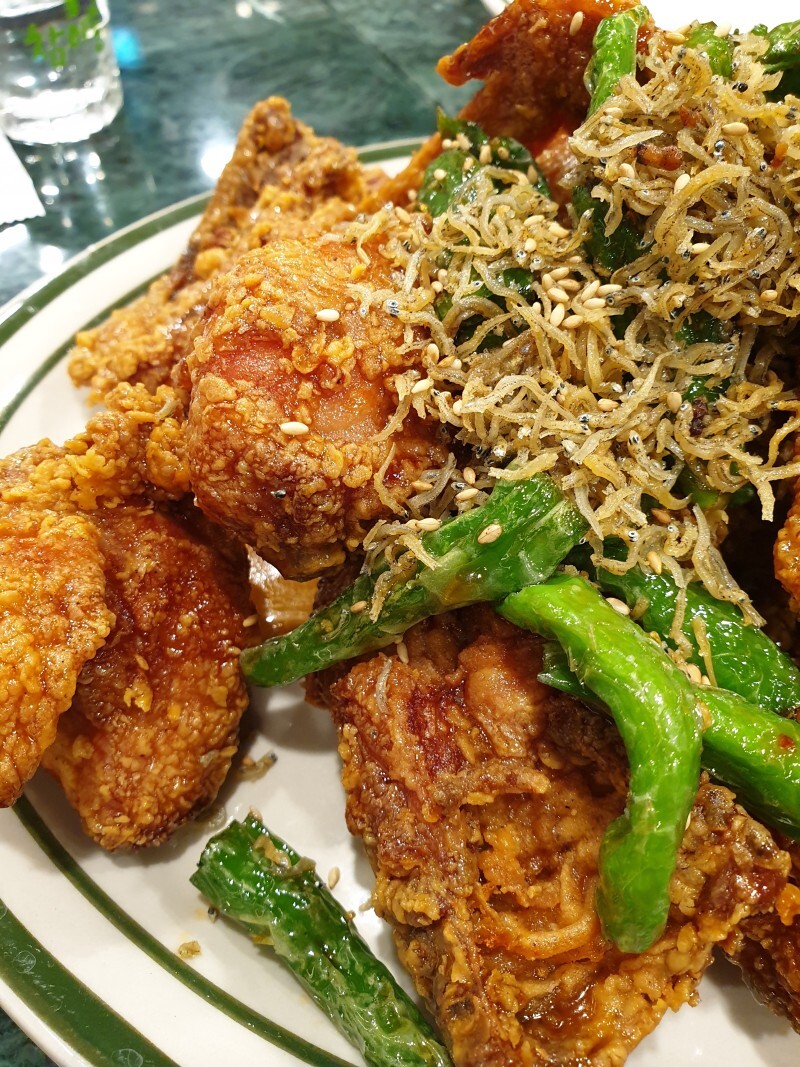 치킨에 멸치볶음..JPG | 인스티즈