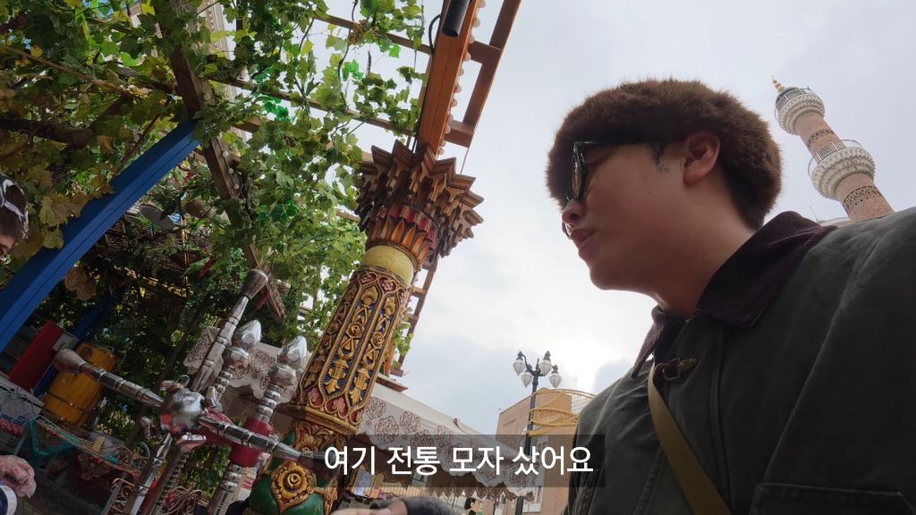 저렴한 가격에 전통의상을 사고 좋아한 여행유튜버 | 인스티즈