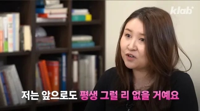 자신만의 글씨체로 인간 프린트가 되어버린 작가.gif | 인스티즈