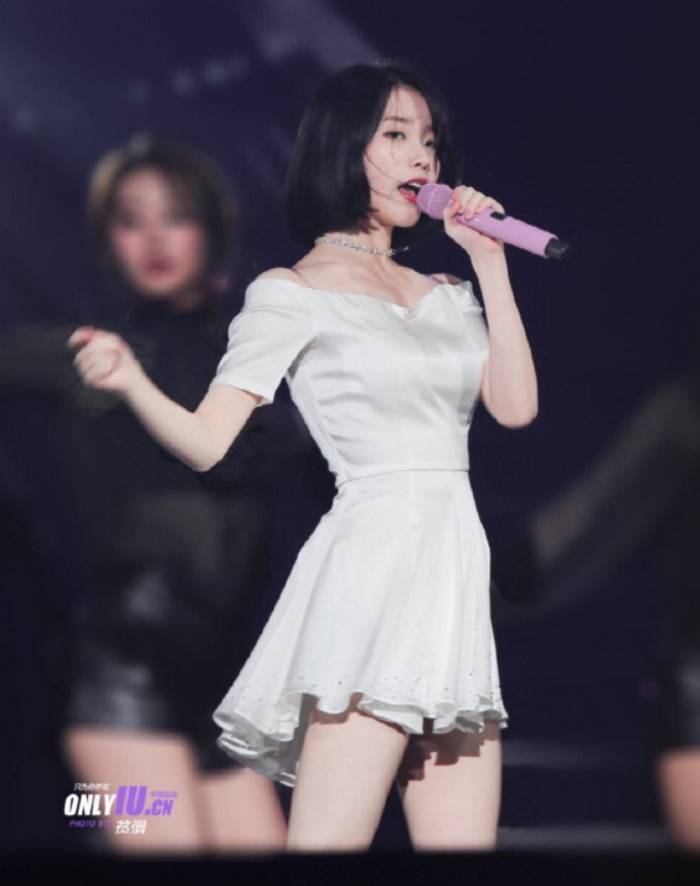 아이유 라고 쓰고 섹시 라고 읽는다 섹시가수 아이유.jpgif | 인스티즈
