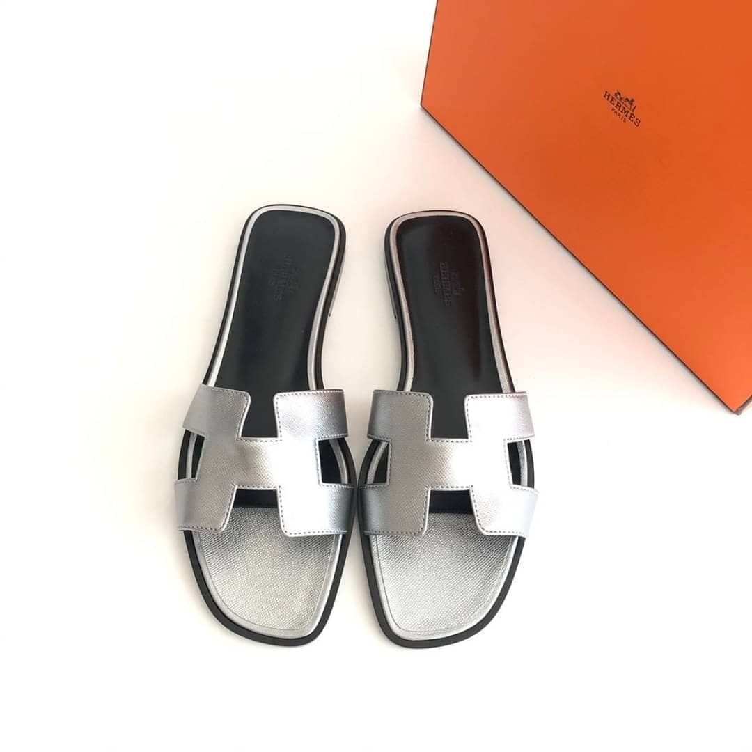 가격이 만만해서(?) 인기 많다는 에르메스 슬리퍼...jpg | 인스티즈