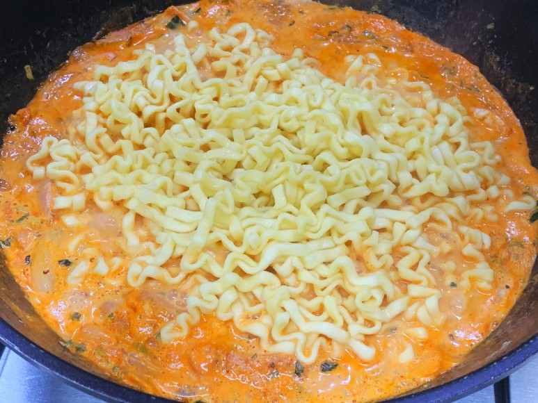 사람들이 크림 진짬뽕 많이 만들어 먹어서 아예 제품으로 만들어 버린 오뚜기 | 인스티즈