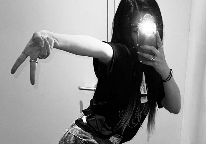 요즘 애들 사이에서 유행한다는 포즈... | 인스티즈