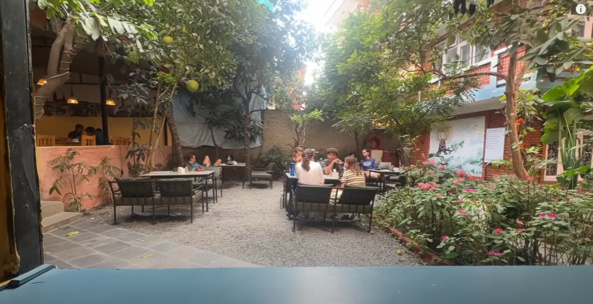 네팔에 놀러갔다가 큰 사건을 목격한 유튜버 근황 | 인스티즈