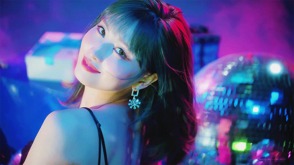 시작하자마자 채영이 캐리하는 트와이스 신곡뮤비.gif | 인스티즈