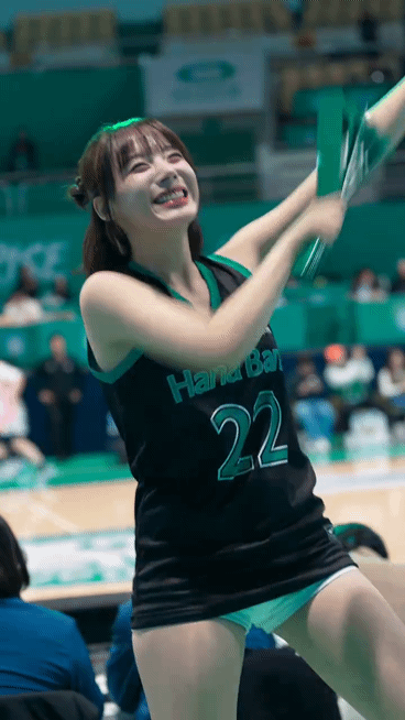 바로 앞에서 보는 하지원 치어리더.gif | 인스티즈
