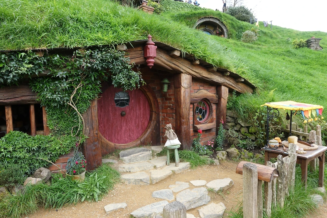 미쳐버린 와우 하우징 수준 (해리포터, 배트모빌, PC방, 내무반, 슈퍼마리오, 건담 등등) | 인스티즈