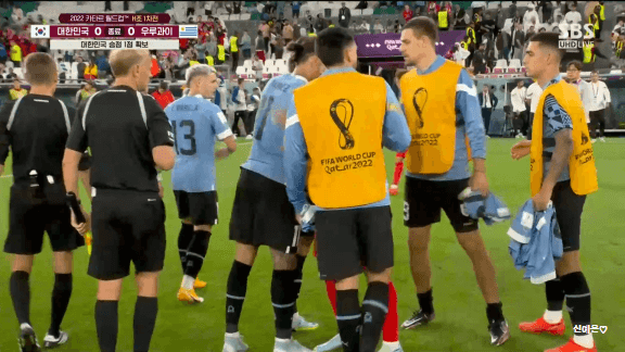[한국vs우루과이] 친목질하는 이강인 ㅋㅋㅋㅋ.gif | 인스티즈