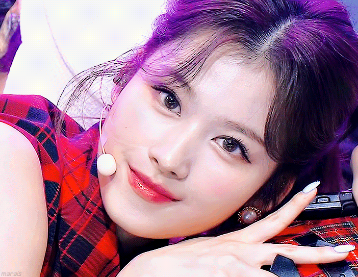 사나 눈빛이 유죄인 이유.gif | 인스티즈