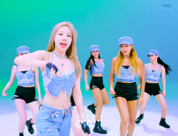 시원해 보이는 파랑옷 입은 스튜디오춤 나연+비하인드.gif | 인스티즈