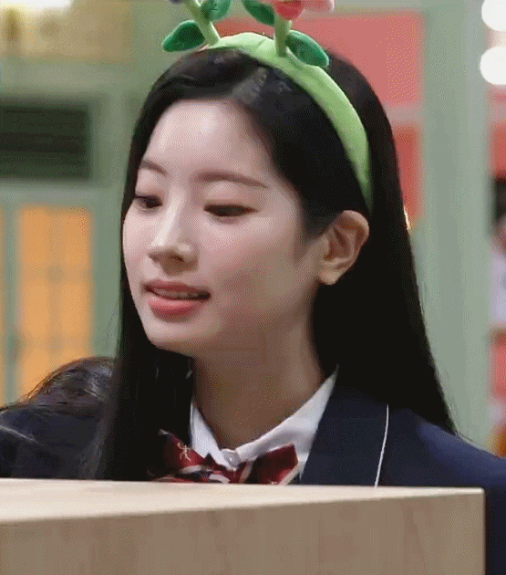 태연 대타로 놀토 나왓는데 내기져서 분장한 다현.gif | 인스티즈