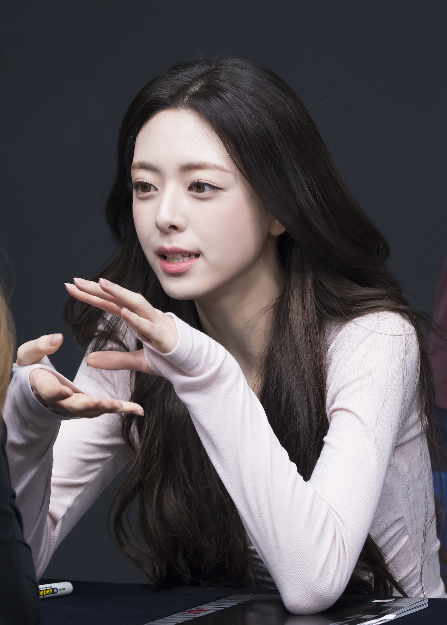 (스압)여자여자한 ITZY 유나.jpgif | 인스티즈