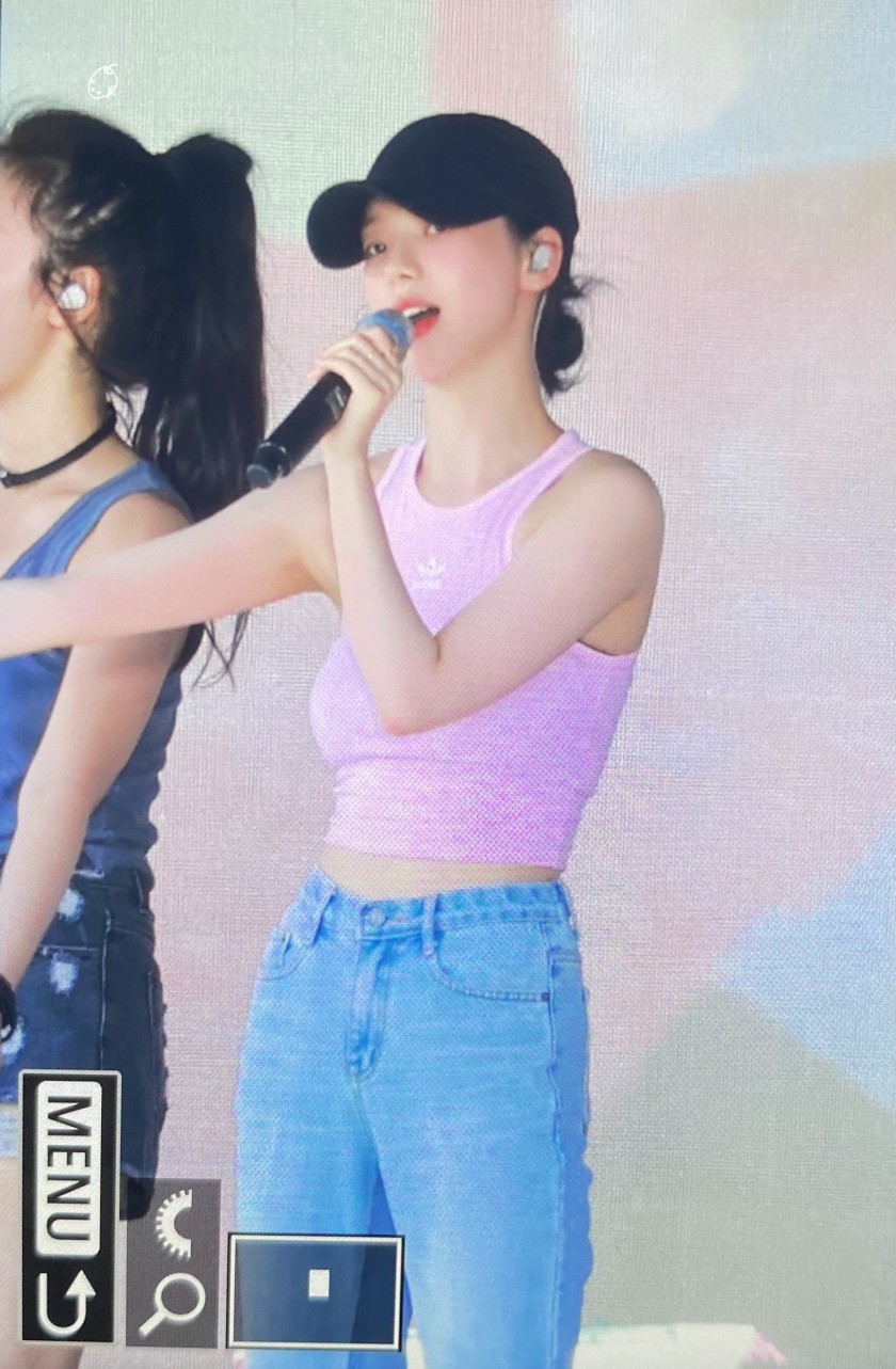 분홍색 탱크탑 카리나 | 인스티즈