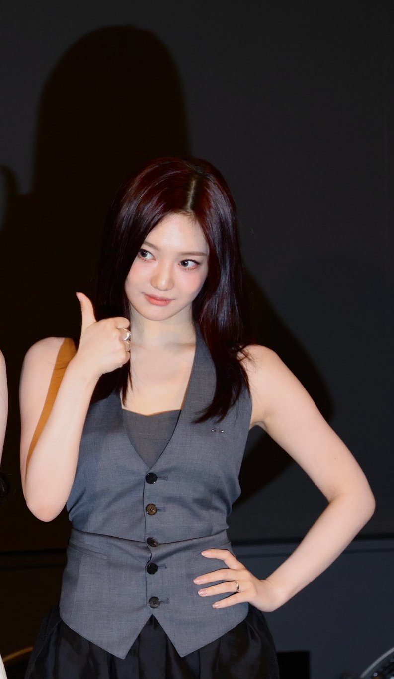 무대인사하는 닝닝 | 인스티즈