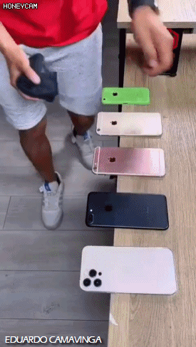 아이폰을 차례대로 반갈죽하는 영상.gif | 인스티즈