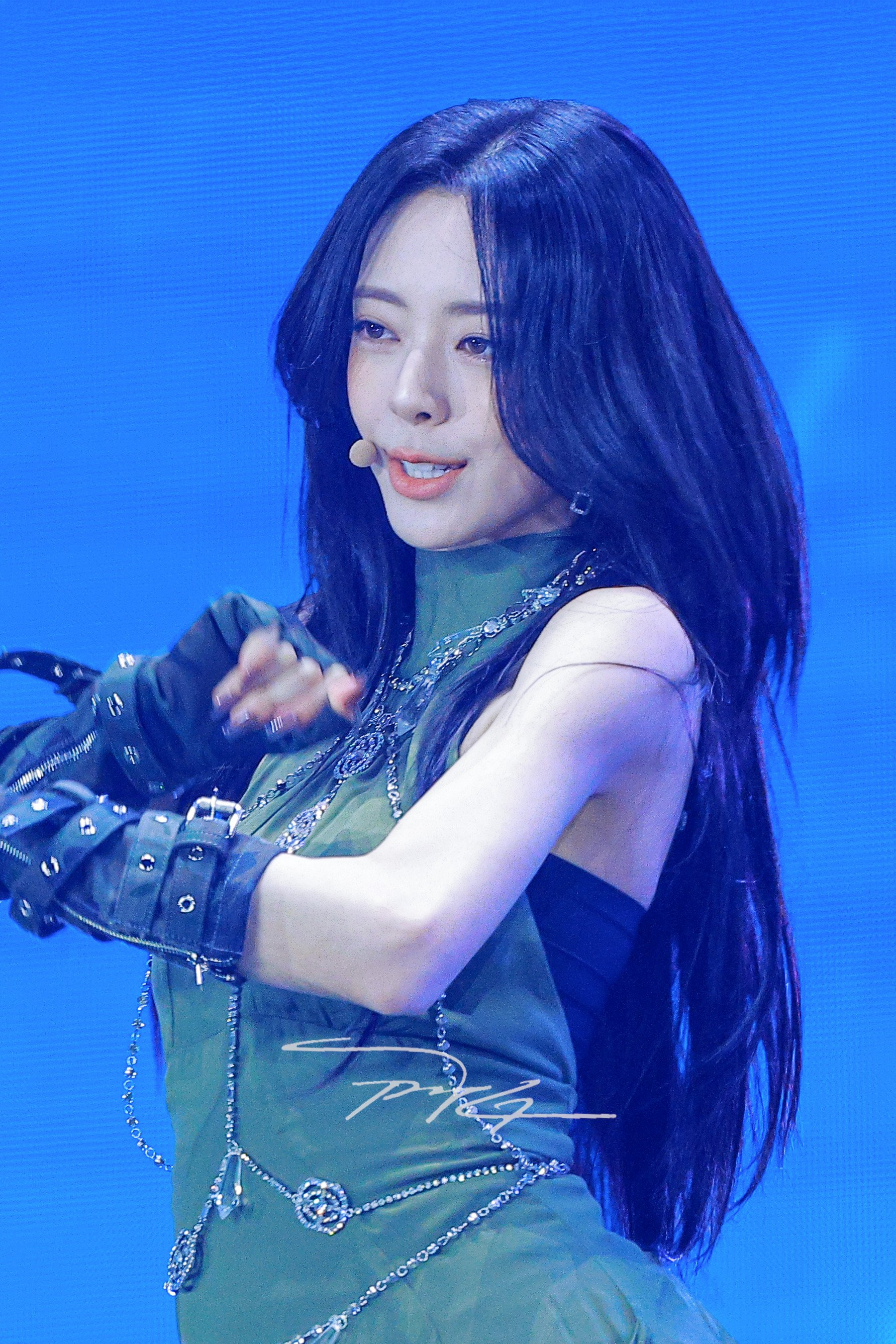 (스압)여자여자한 ITZY 유나.jpgif | 인스티즈