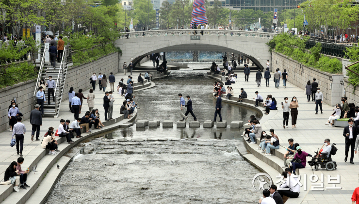 "韓 인구 루비콘강 건넜다”… 외신들 주목하는 세계 최악 출산율 | 인스티즈