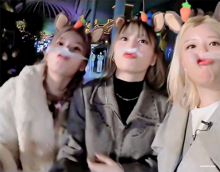 솜사탕으로 콧수염 만드는 트와이스.gif | 인스티즈