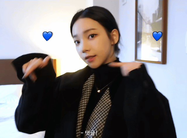 옷 골라달라고 하는 카리나.gif | 인스티즈