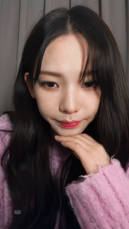 인스타 라이브하는 카리나.gif | 인스티즈
