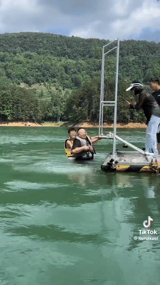 살찐 사람은 물고문 당하는 레저기구ㅜㅜ.gif | 인스티즈