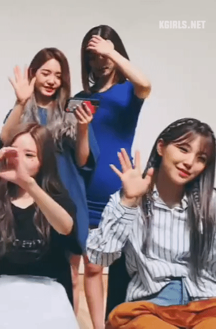여자 손바닥 만한 프로미스나인 이채영 허리 