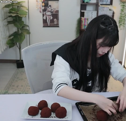 두쫀쿠 직접 만들어서먹는 김츠유.gif | 인스티즈