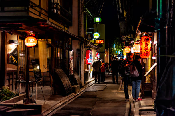 조용한 술집 좋아하는 사람들 이라면 좋아 할 법한 교토 이자카야 거리 | 인스티즈