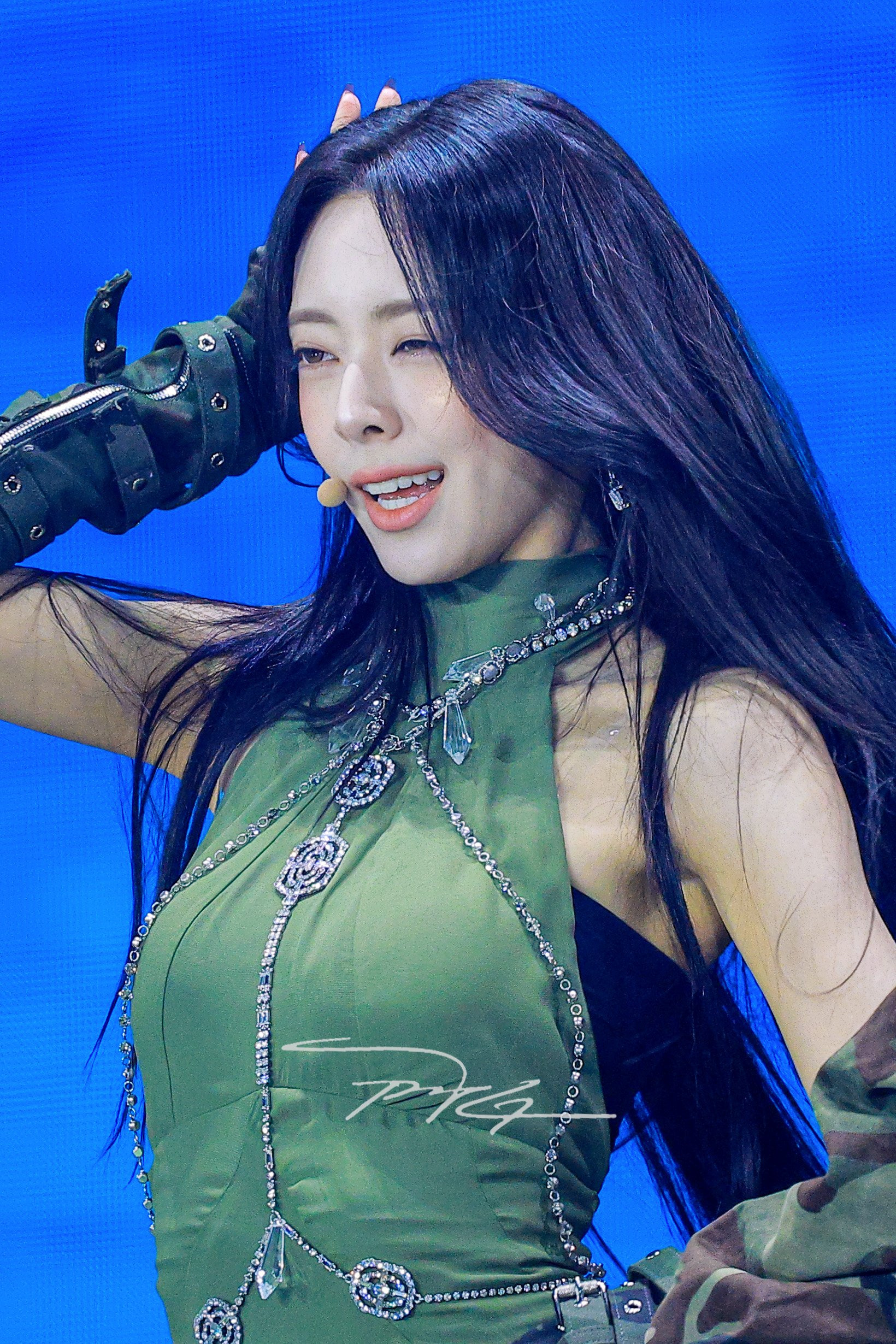 (스압)여자여자한 ITZY 유나.jpgif | 인스티즈