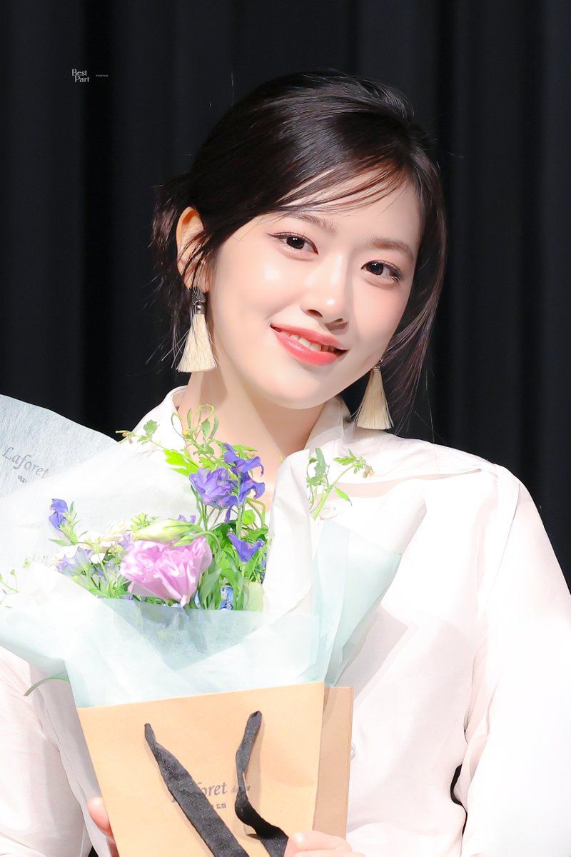 은근 이쁜데 설명할 방법이 없는 안유진 근황.jpg | 인스티즈