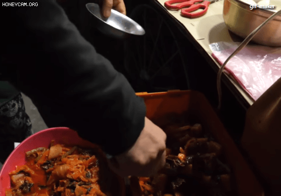포장마차 국수에 소주 한잔.gif | 인스티즈