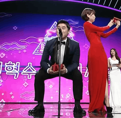 tvn 10주년 시상식 .gif | 인스티즈