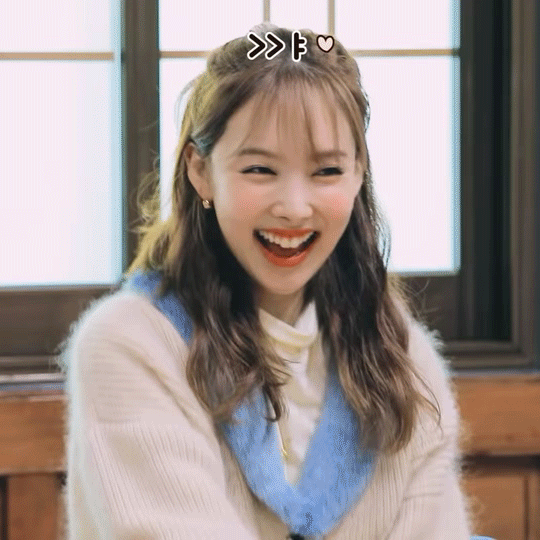 달고나 핥는 지효와 긁는 트와이스 | 인스티즈