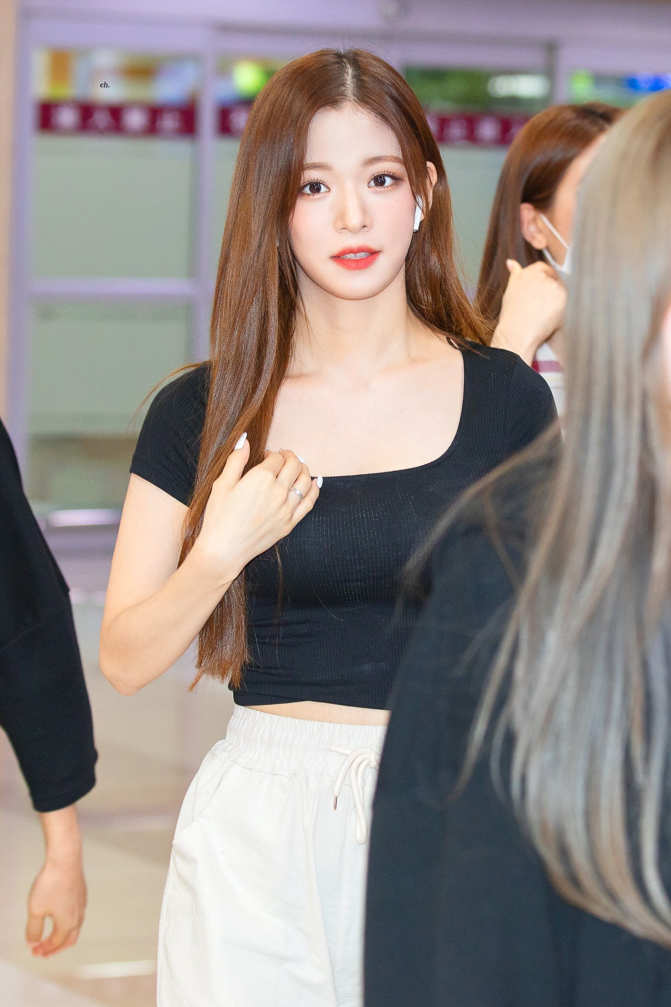 (스압)얼굴도 몸매도 이쁜 프로미스나인 이채영.jpgif | 인스티즈