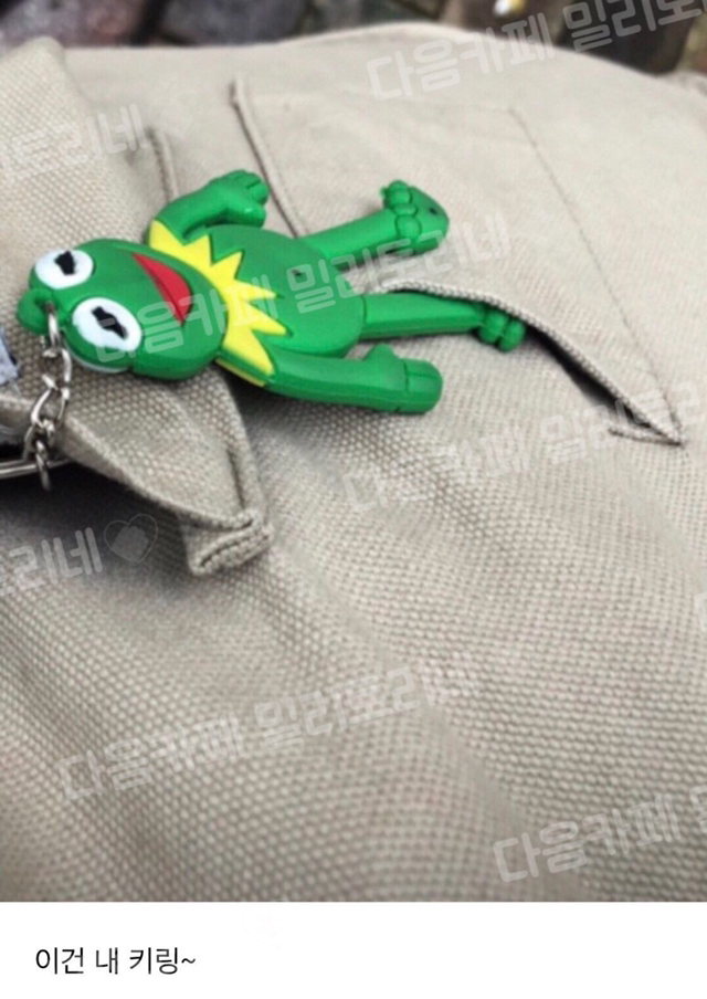 지하철에 서 있는데 앞에 앉은 할머니가 자꾸 내 가방을 쓰다듬는 거야 | 인스티즈